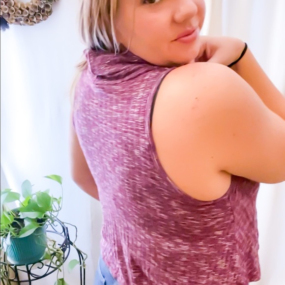 Sleeveless turtleneck vest - Picture 2 of 5